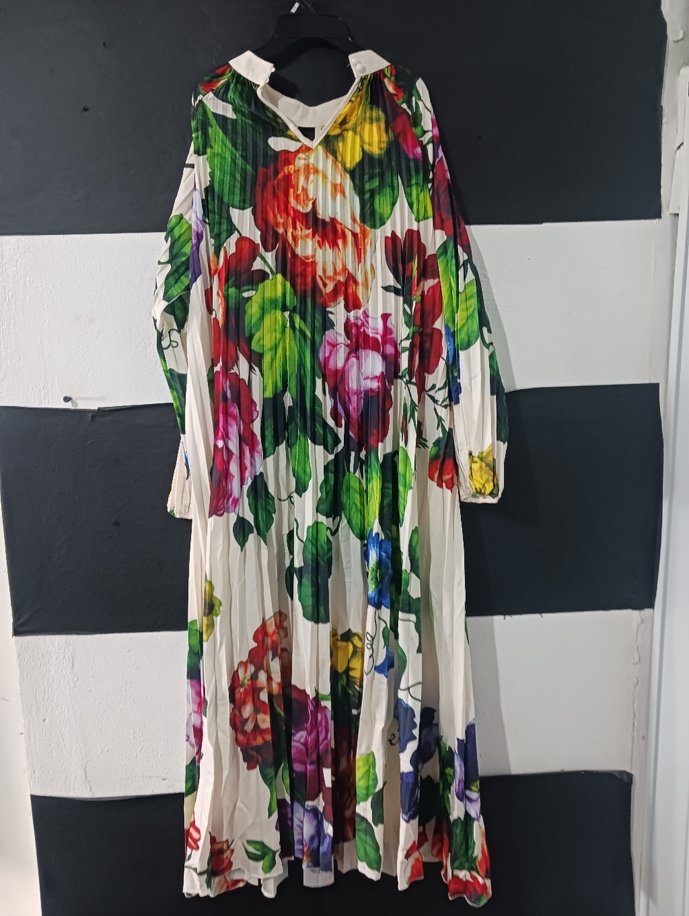 Women Colorful Flower Printed Belted Pleated Maxi Dress - Picture 6 of 10